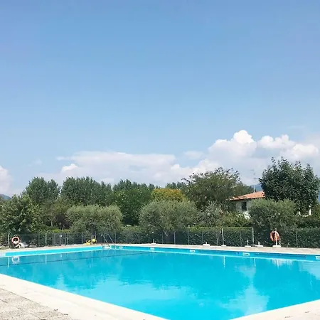 The Lakeside - With Pool شقة