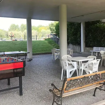 The Lakeside - With Pool *