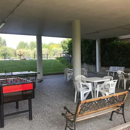 The Lakeside - With Pool *