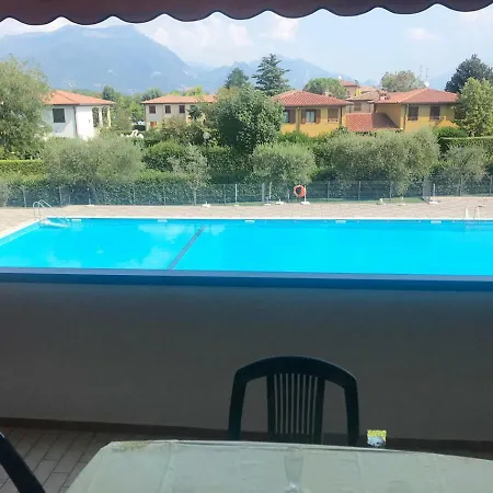 The Lakeside - With Pool شقة مانربا ديل جاردا